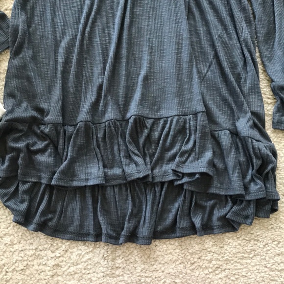 Off the Shoulder Bell Sleeve Top - Picture 4 of 6